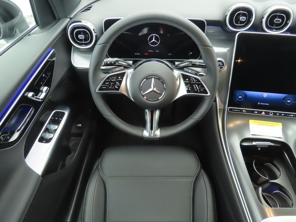 2025 Mercedes-Benz GLC 300 11