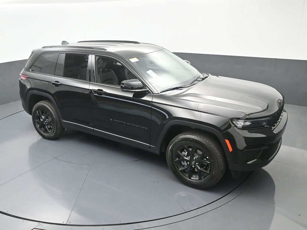 New 2025 Diamond Black Crystal Pearlcoat Jeep Altitude image 46