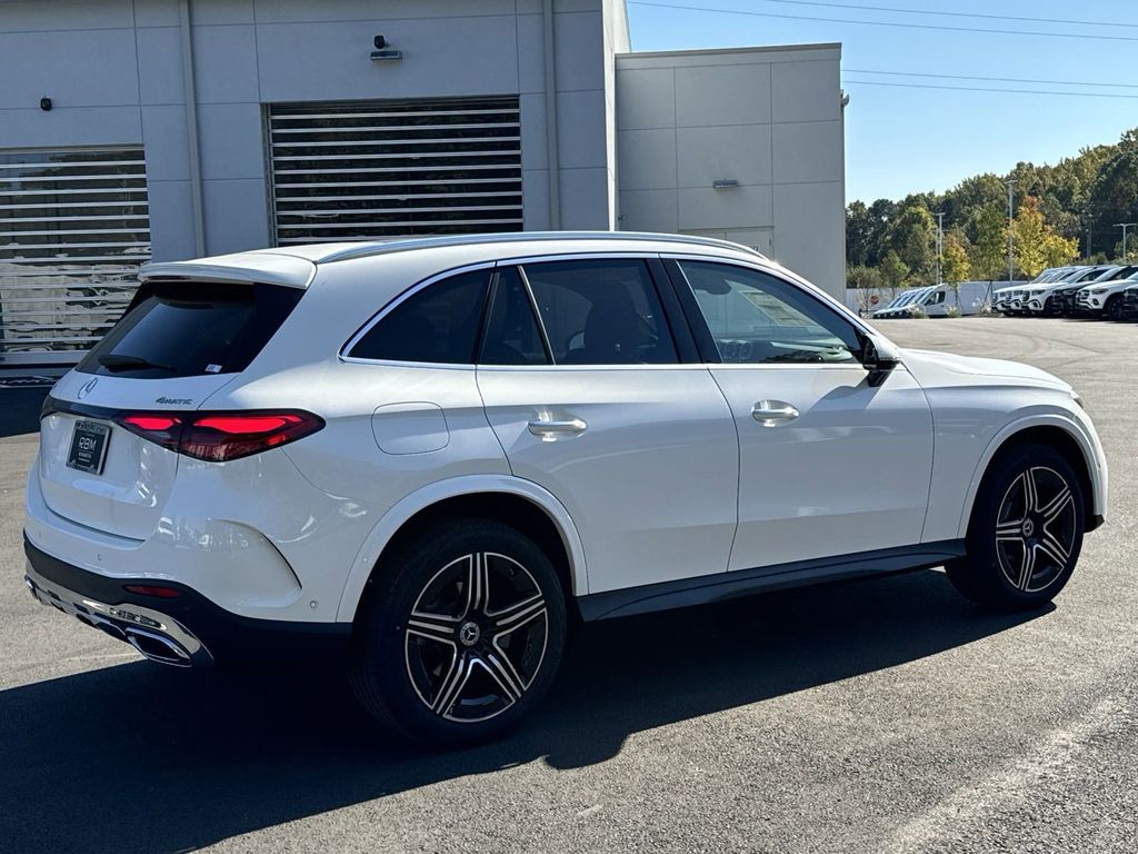 2025 Mercedes-Benz GLC GLC 300 8