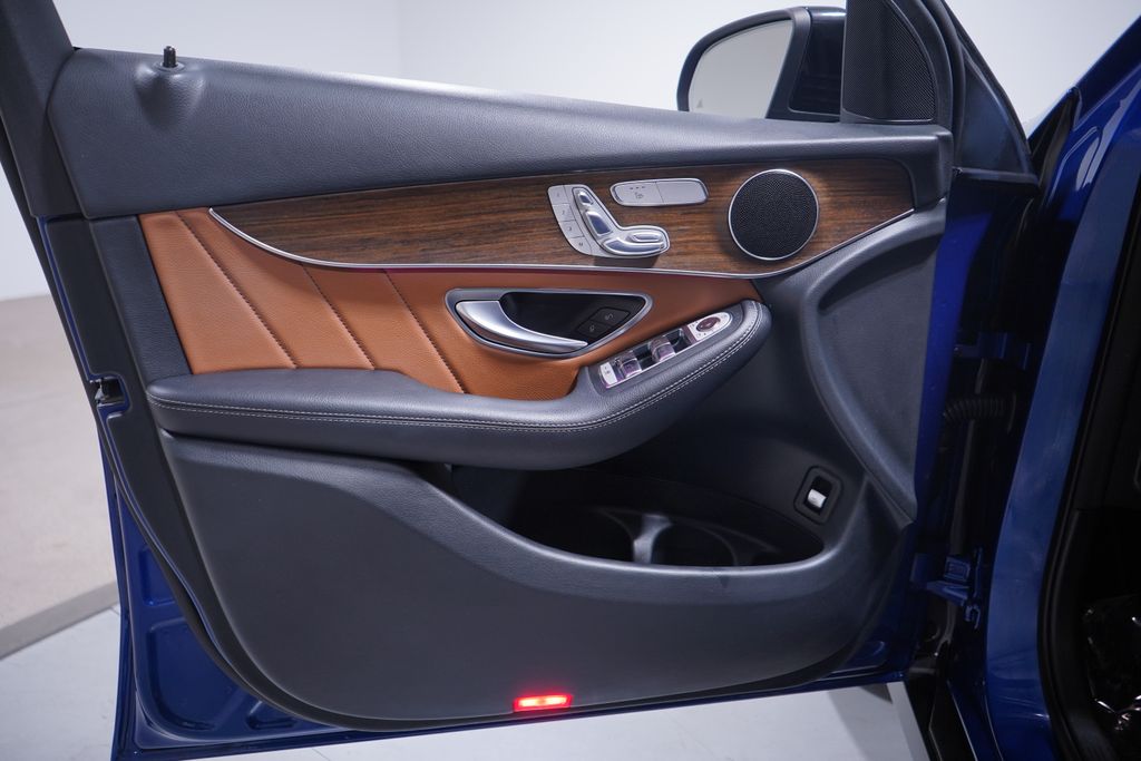 Thumbnail: 2022 Mercedes-Benz GLC - 15