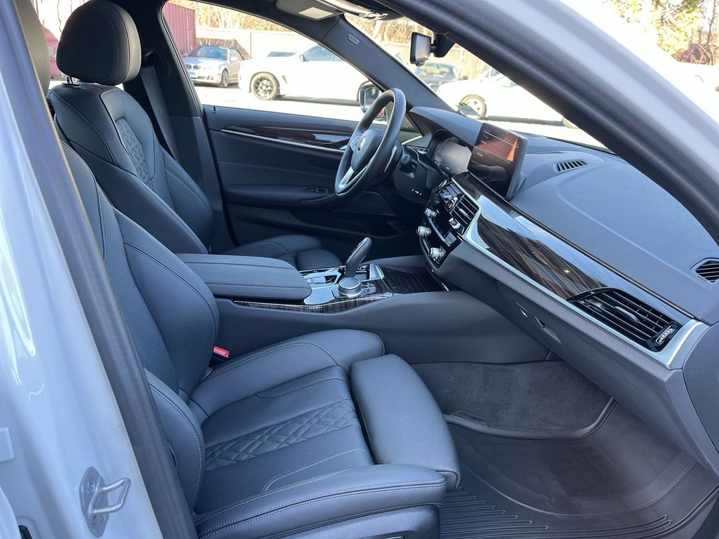 Thumbnail: 2023 BMW 5 Series - 26