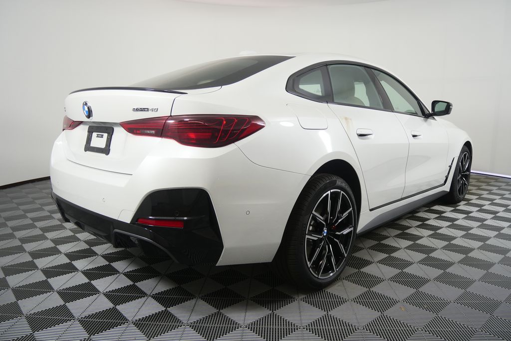 Thumbnail: 2026 BMW i4 - 3