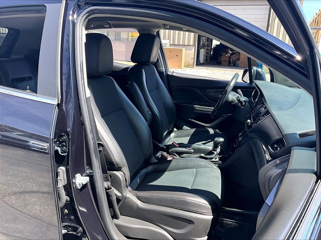 2021 Buick Encore — photo 11