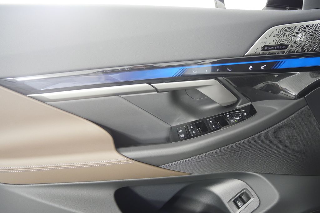 Thumbnail: 2025 BMW i5 - 9