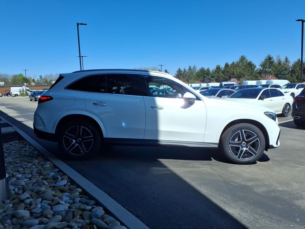 New 2026 White Mercedes-Benz GLC 300 image 7