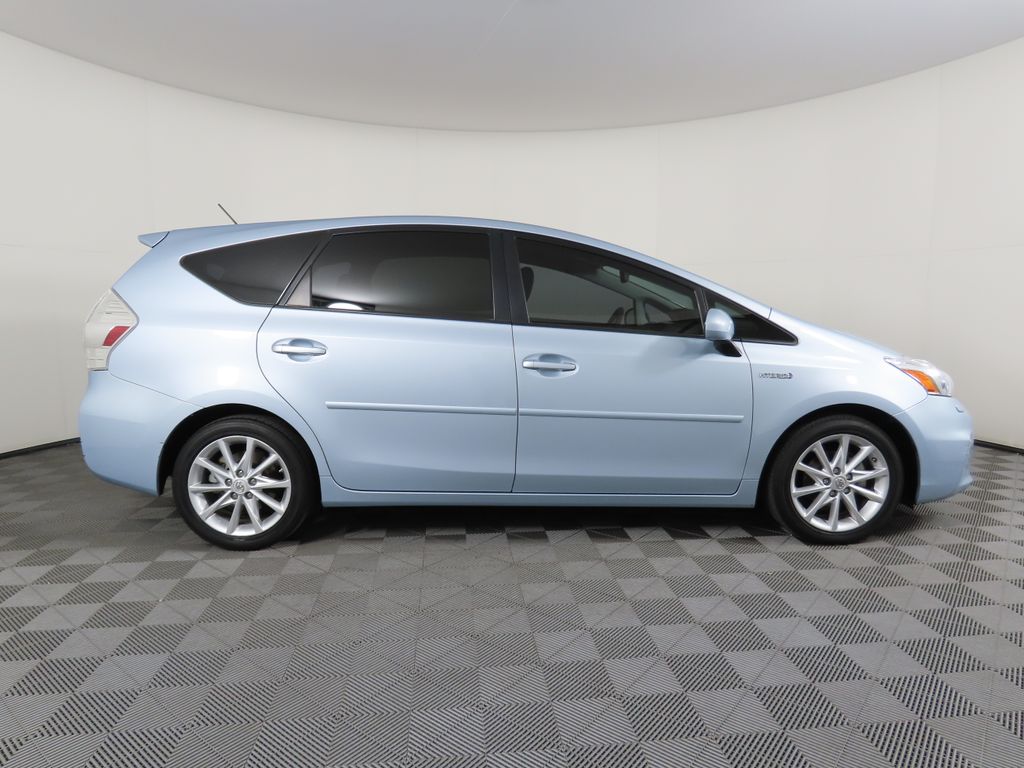 2012 Toyota Prius v Five 4