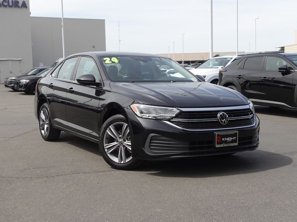 Used 2024  Volkswagen 1.5T SE image 2