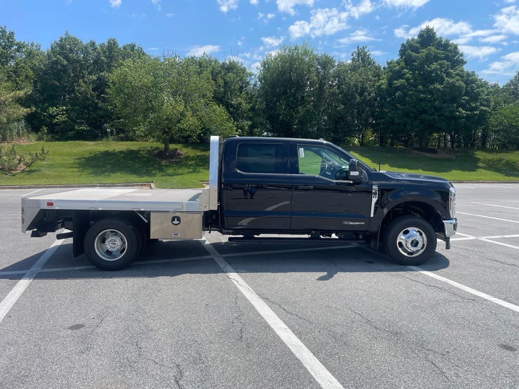 2026 Ford F-350 Chassis LARIAT