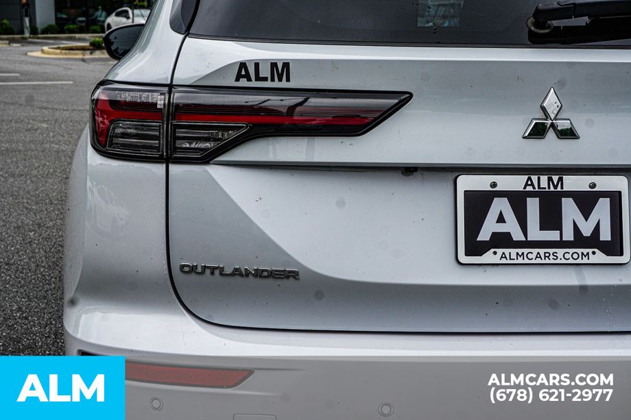 2025 Mitsubishi Outlander SE - Photo 13
