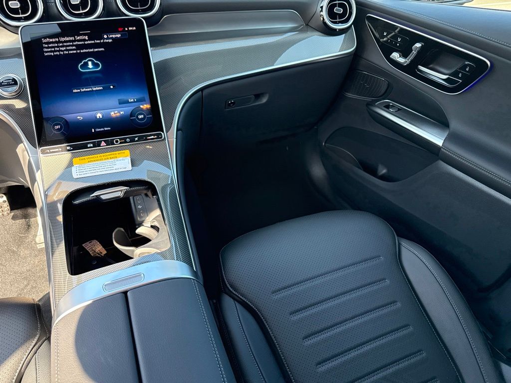 Thumbnail: 2027 Mercedes-Benz GLC - 23