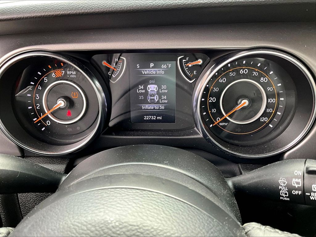 2023 Jeep Wrangler — photo 25