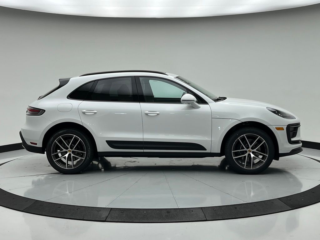 Thumbnail: 2025 Porsche Macan - 10