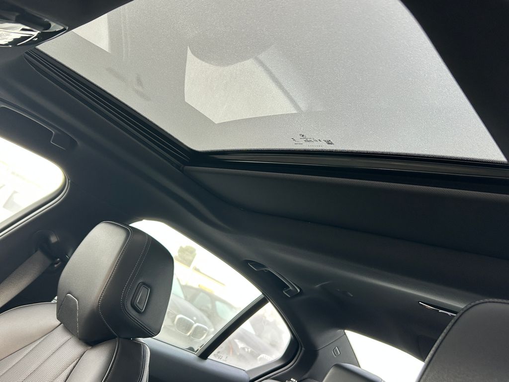 Thumbnail: 2024 BMW 5 Series - 16