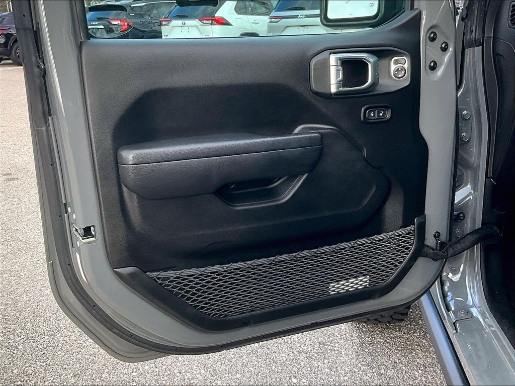 2023 Jeep Wrangler — photo 9