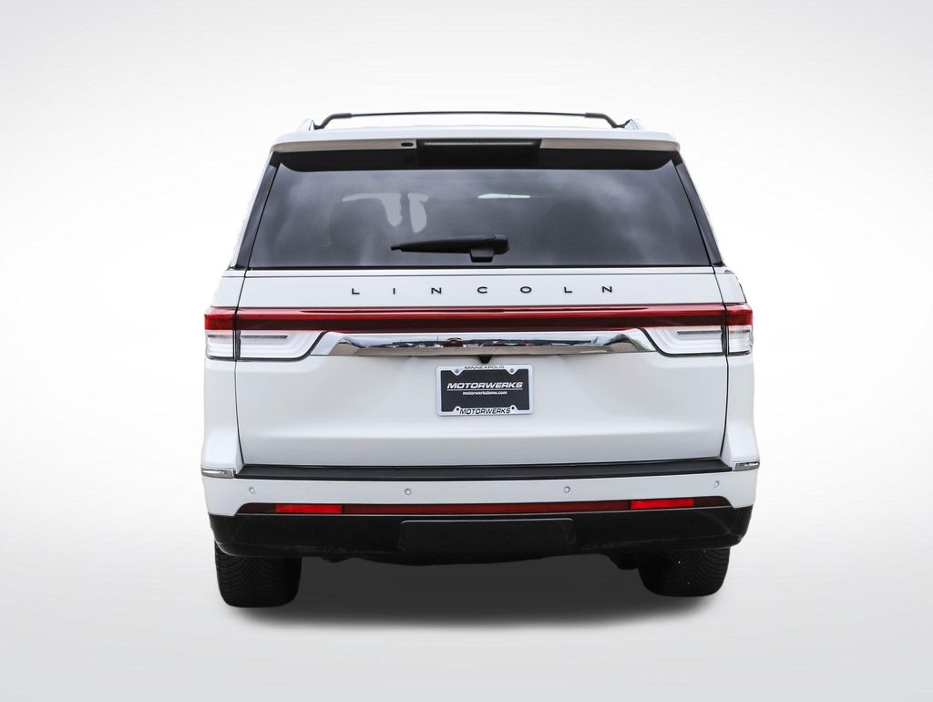 Thumbnail: 2022 Lincoln Navigator - 4