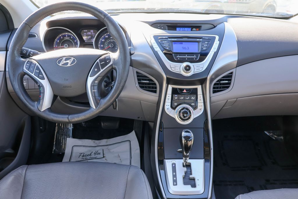 2012 Hyundai Elantra Limited 29