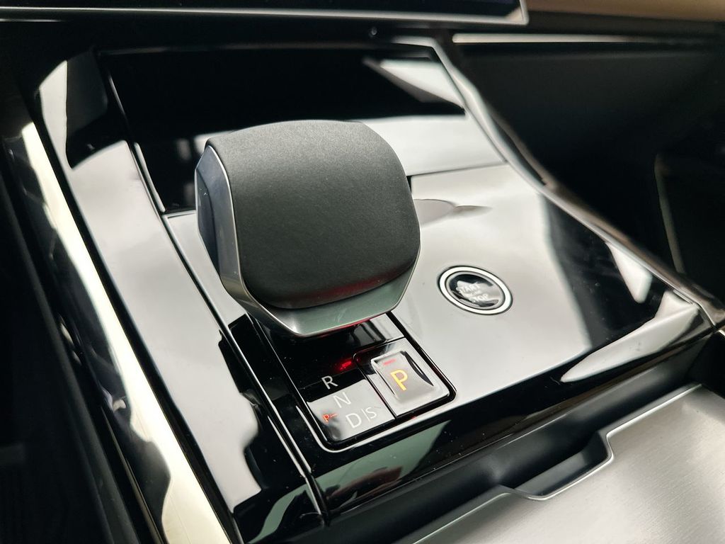 Thumbnail: 2026 Land Rover Range Rover Sport - 20