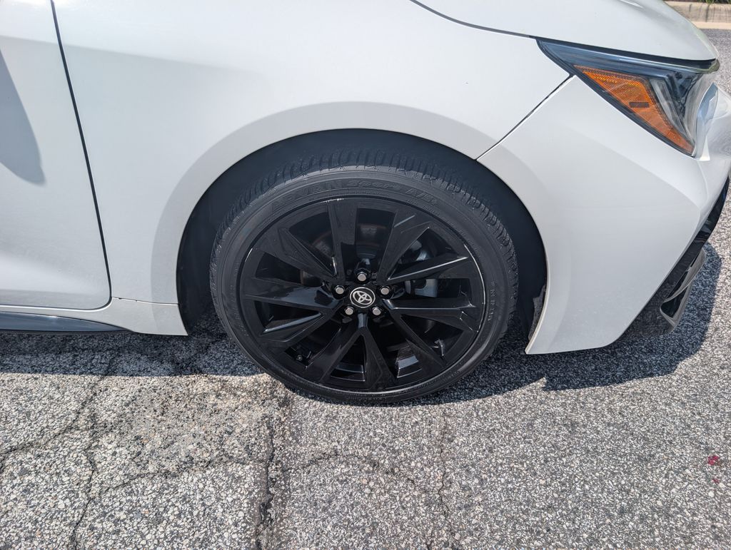 Used 2022 White Toyota SE Nightshade image 25