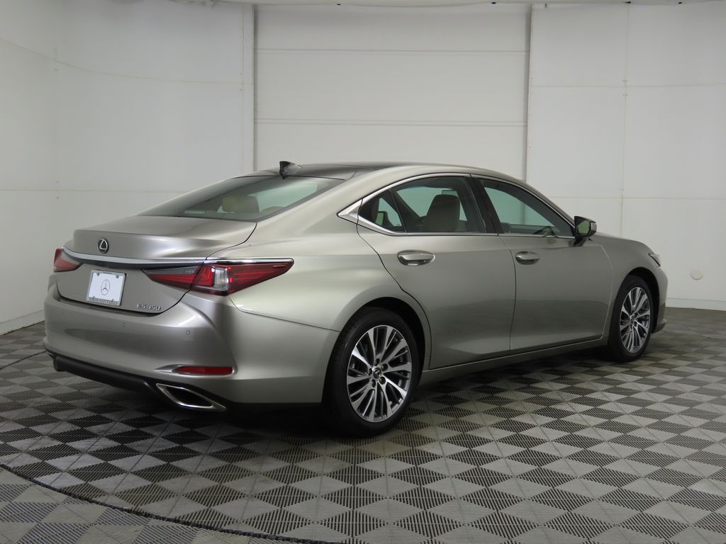 Thumbnail: 2019 Lexus ES - 5