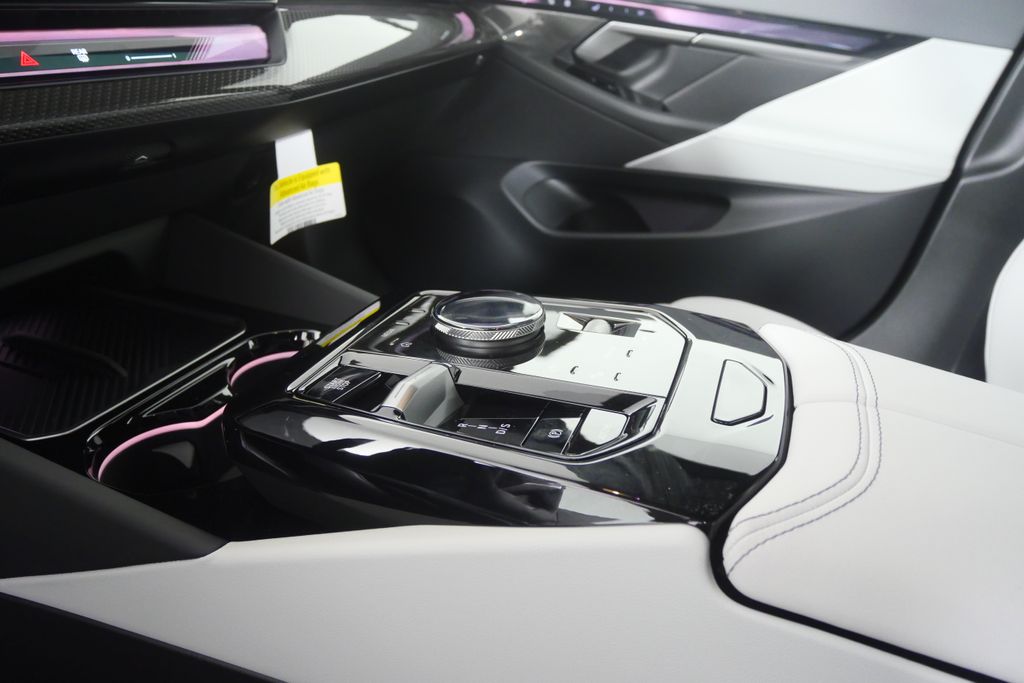 Thumbnail: 2027 BMW 5 Series - 21