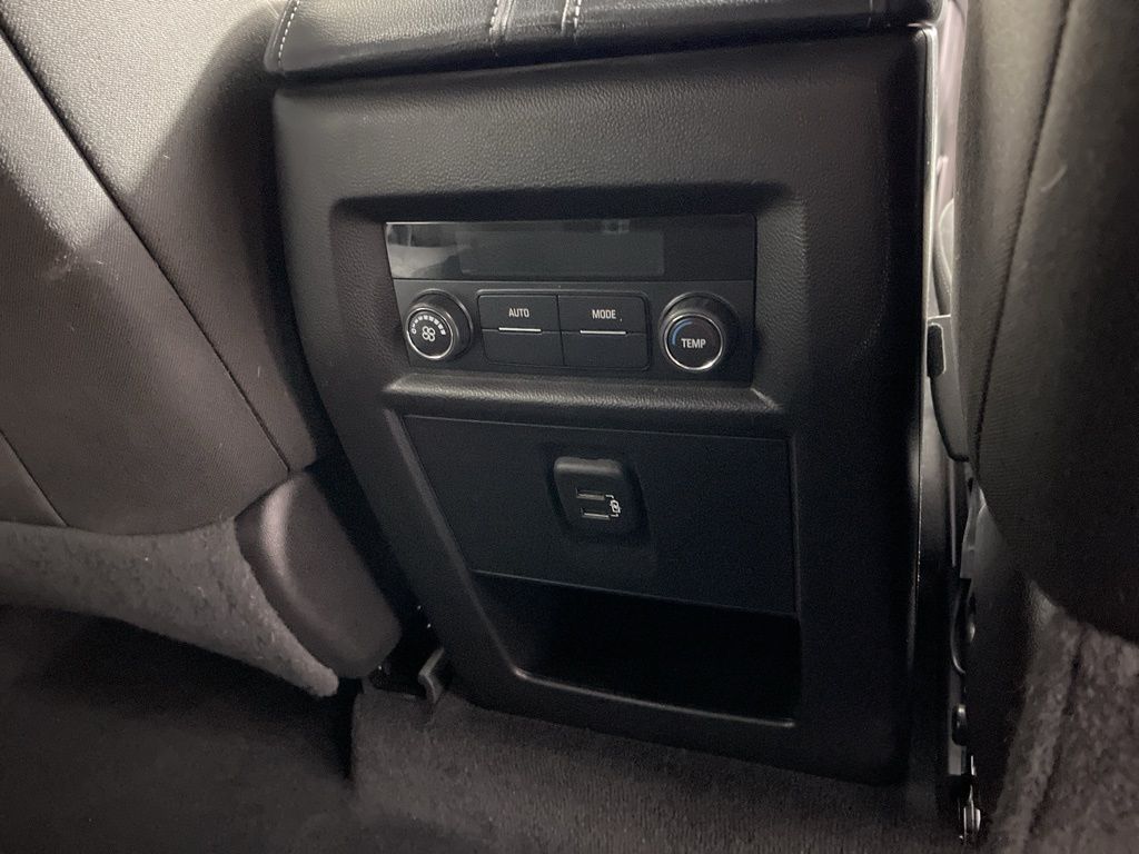 Thumbnail: 2023 Chevrolet Traverse - 9