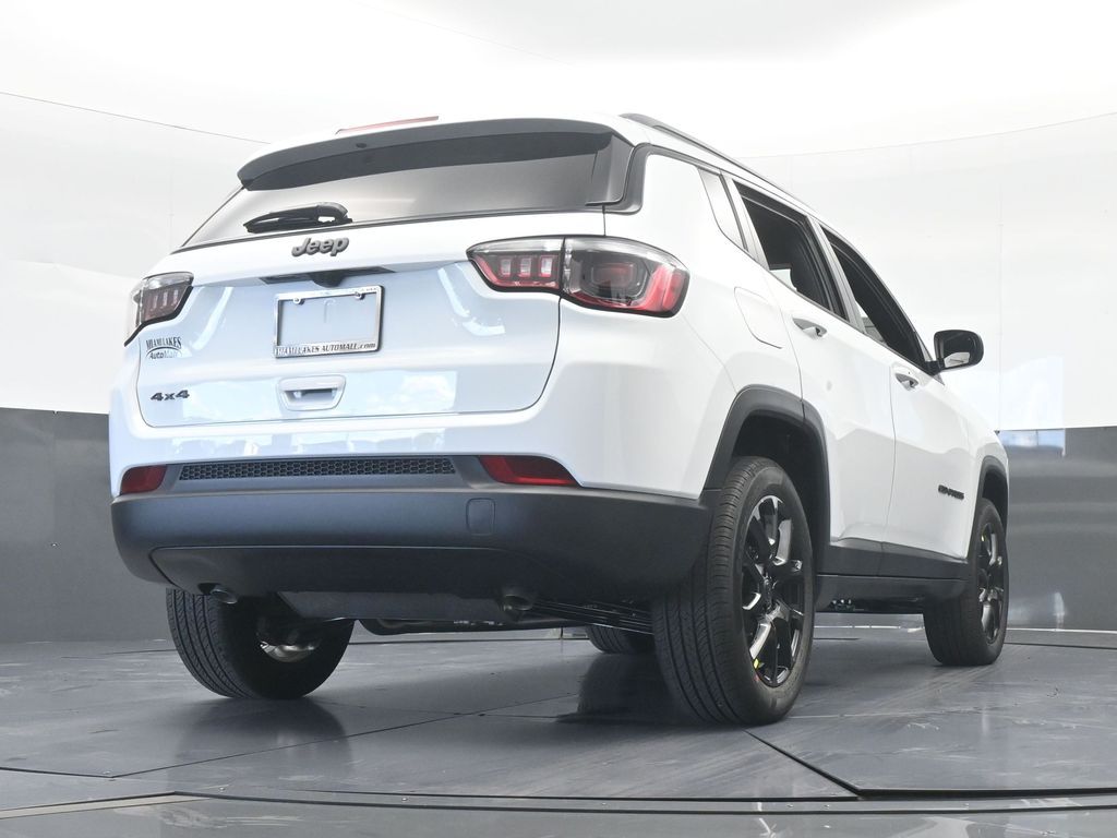 New 2026 bright white clearcoat Jeep Latitude image 52