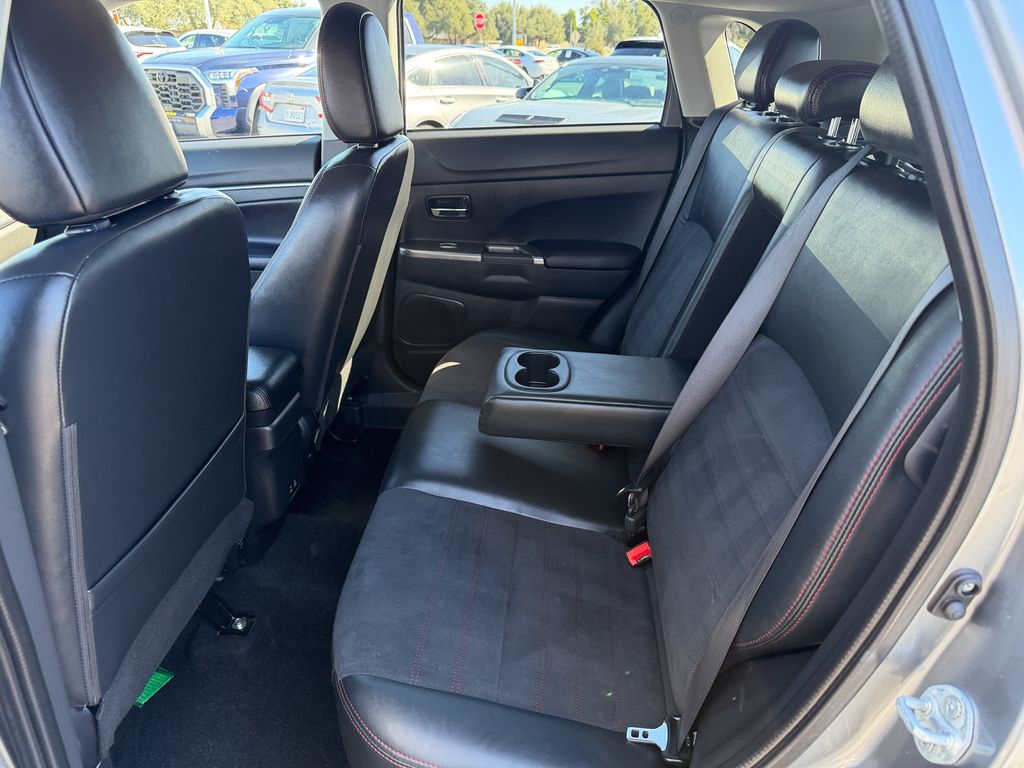 Used 2024  Mitsubishi 2.0 SE image 23