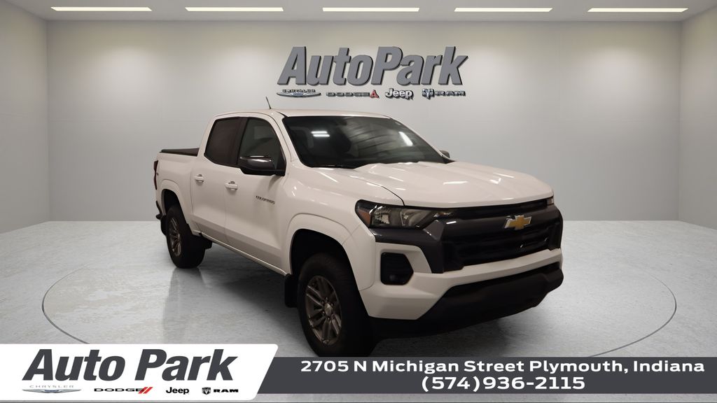 Summit White 2023 Chevrolet Colorado Pickup Truck Four-Wheel Drive 8-Speed Automatic