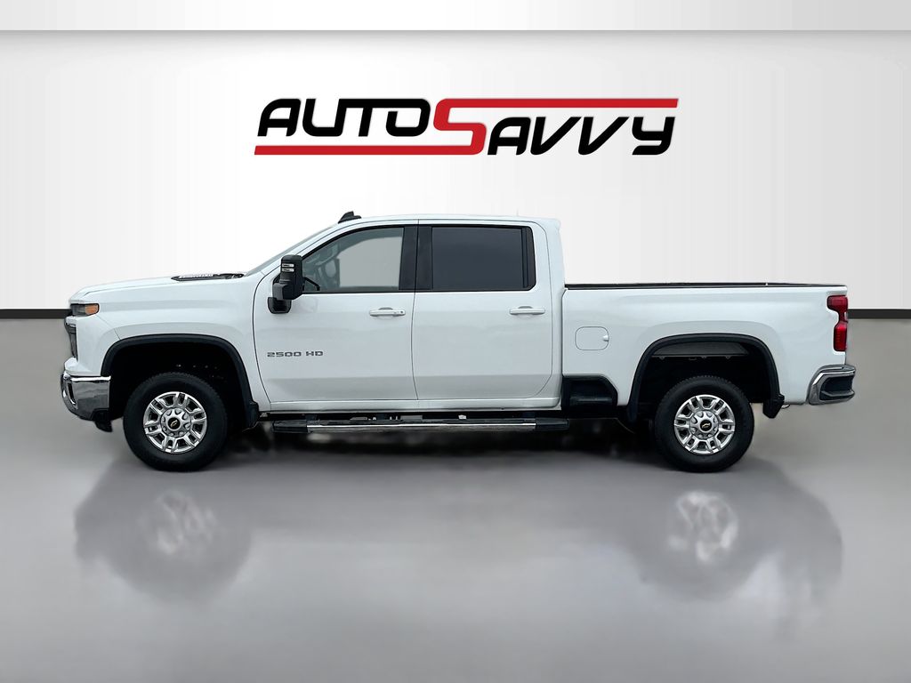 Used 2025 White Chevrolet LT image 4