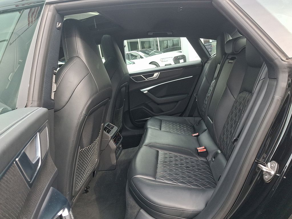 Thumbnail: 2022 Audi S7 - 10