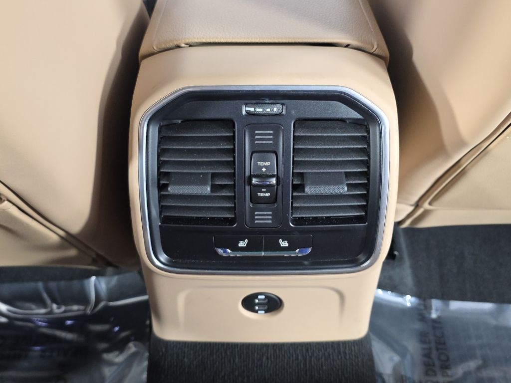 Thumbnail: 2023 Porsche Macan - 26