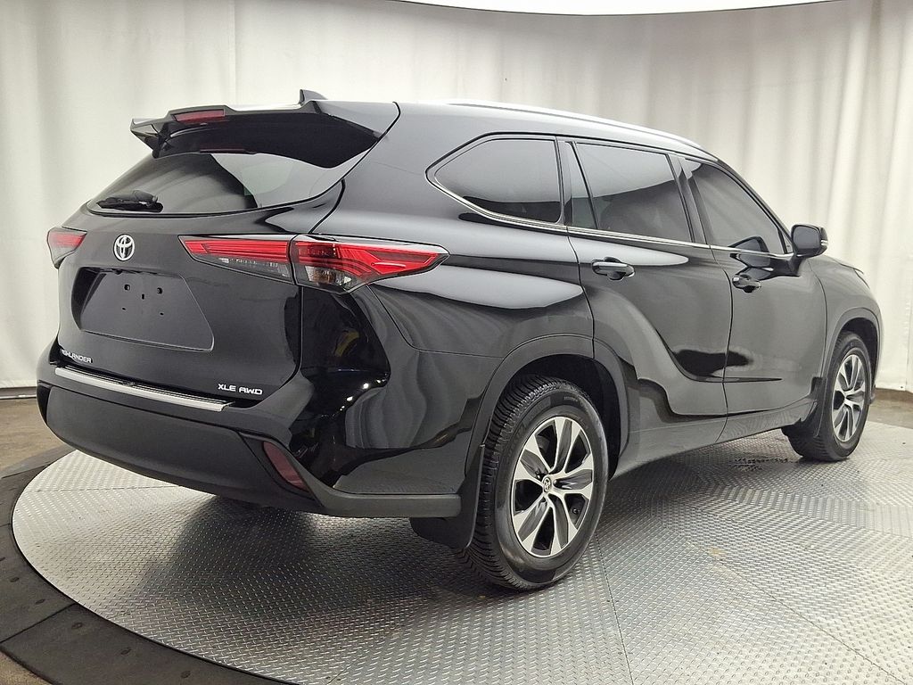 Thumbnail: 2020 Toyota Highlander - 4