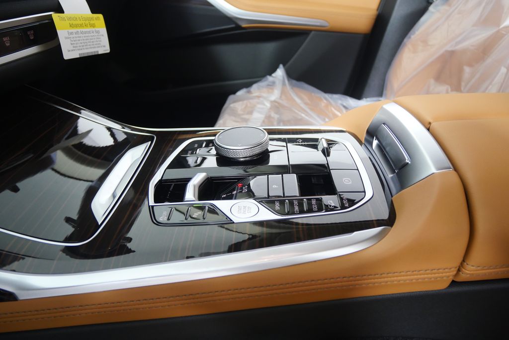 Thumbnail: 2026 BMW X7 - 23
