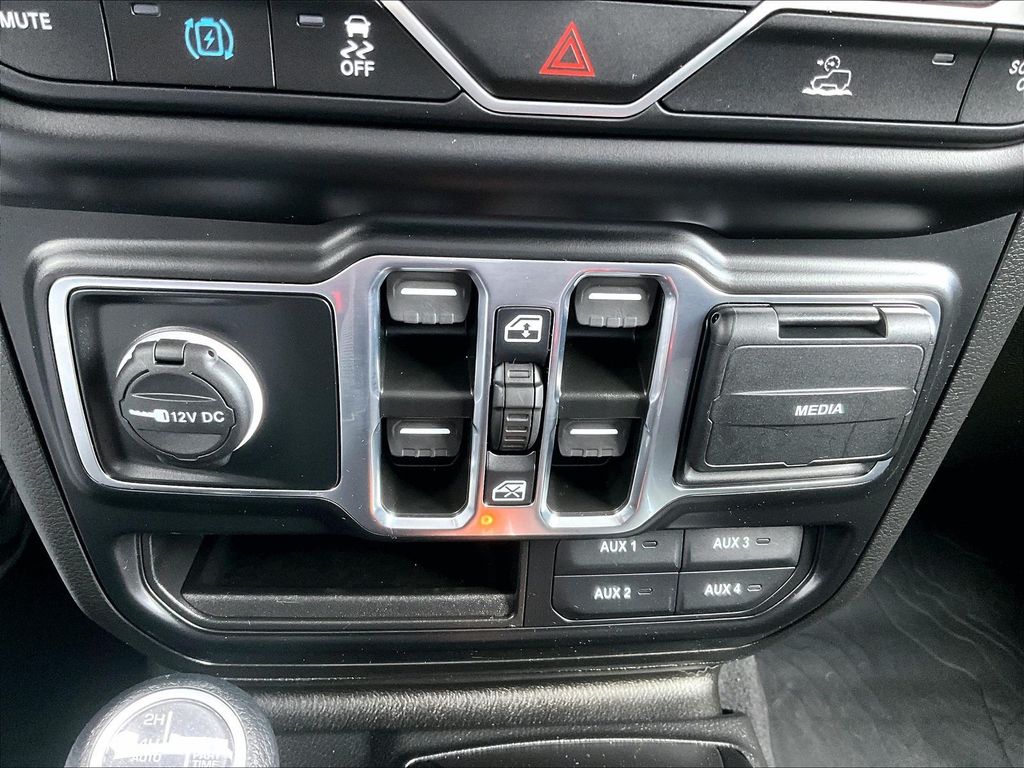 2023 Jeep Wrangler — photo 25