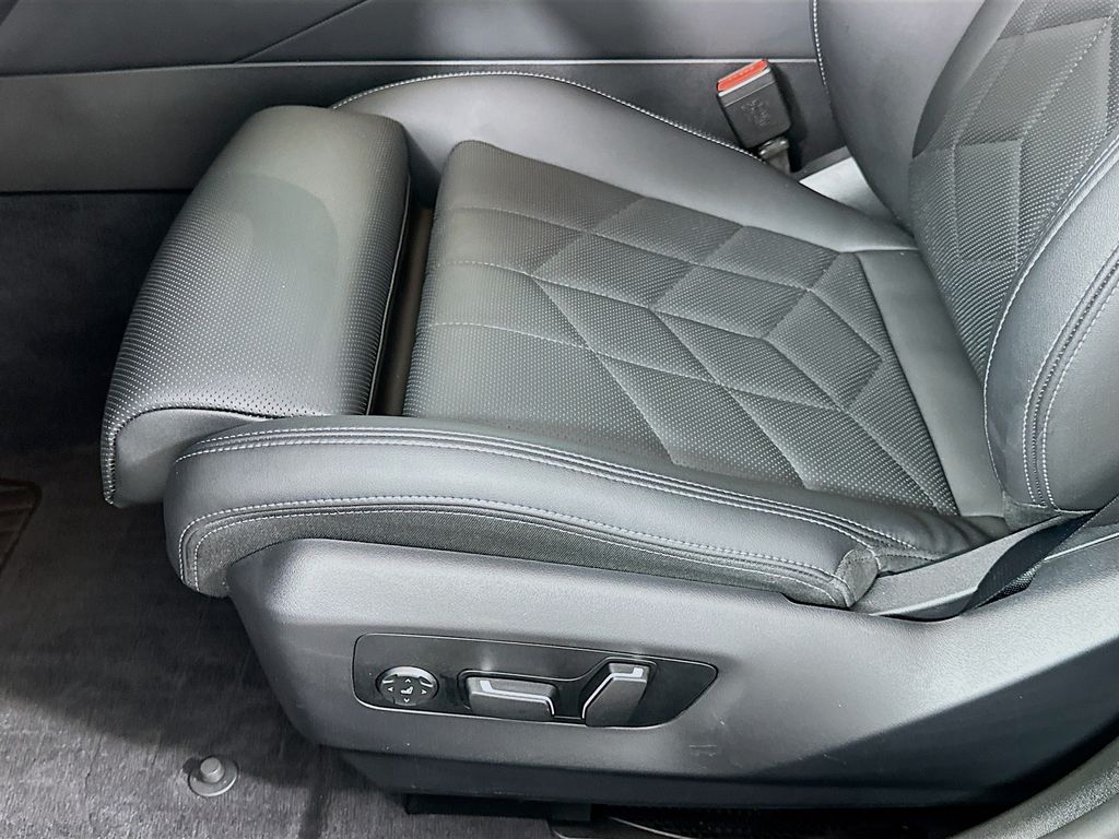 Thumbnail: 2025 BMW 5 Series - 20