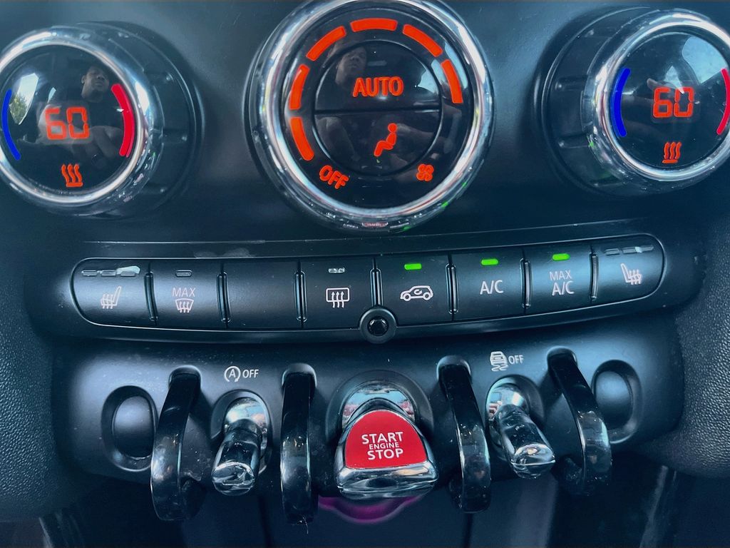 Used 2019 White MINI Classic image 19