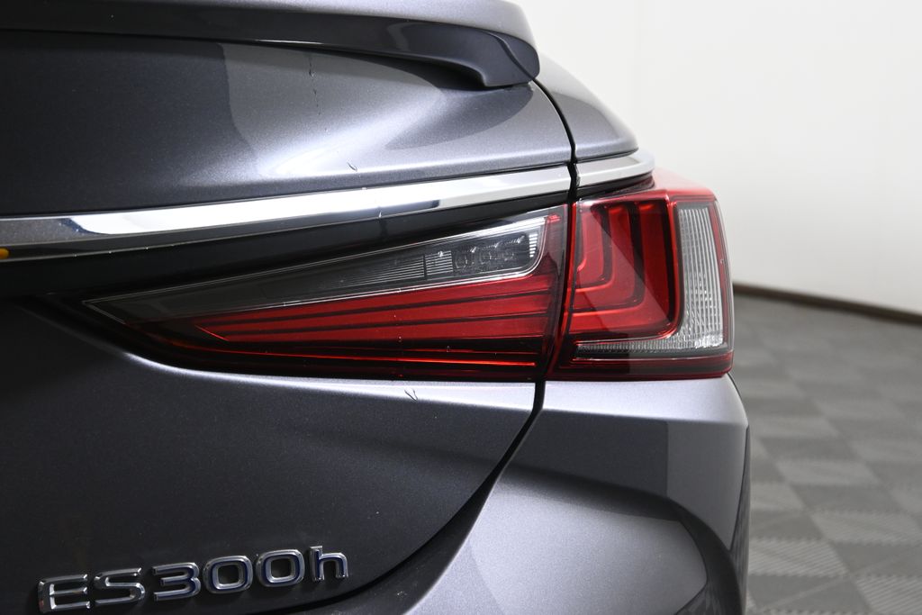 Thumbnail: 2020 Lexus ES - 13