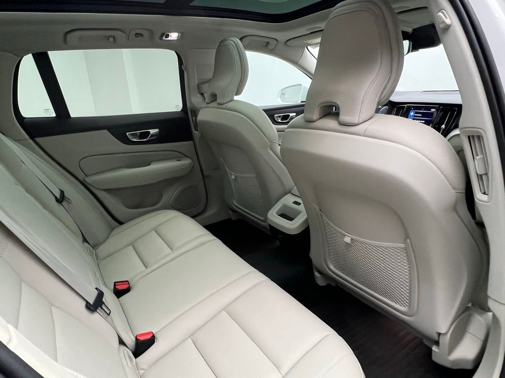 Thumbnail: 2022 Volvo S60 - 8