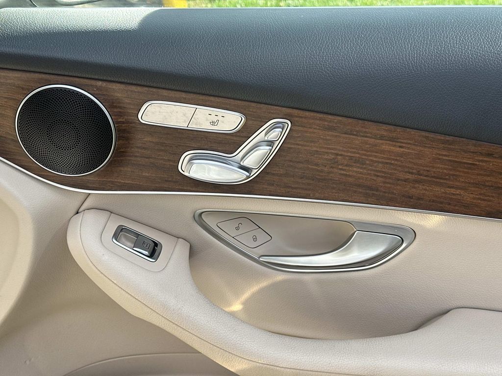 Thumbnail: 2022 Mercedes-Benz GLC - 19