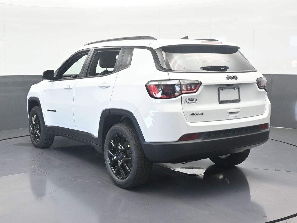 New 2026 bright white clearcoat Jeep Latitude image 4