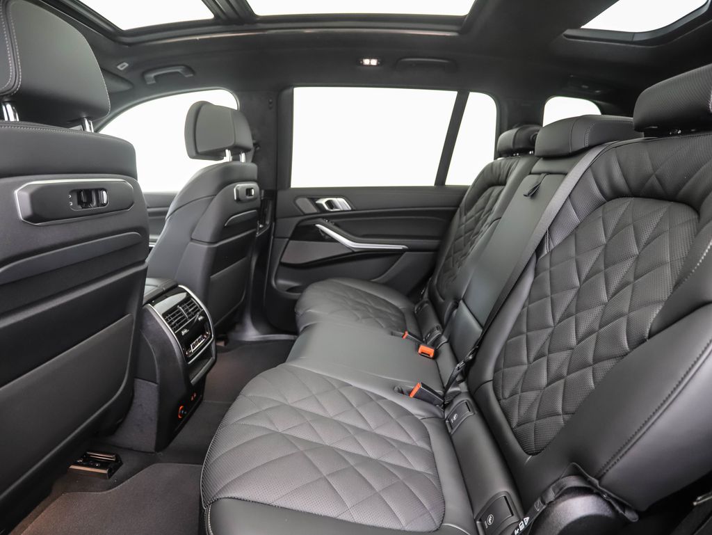 Thumbnail: 2026 BMW X7 - 23