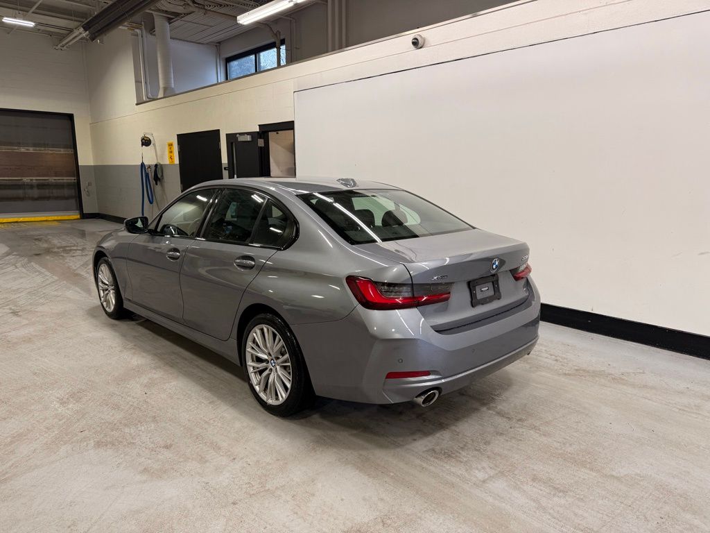 Thumbnail: 2023 BMW 3 Series - 3