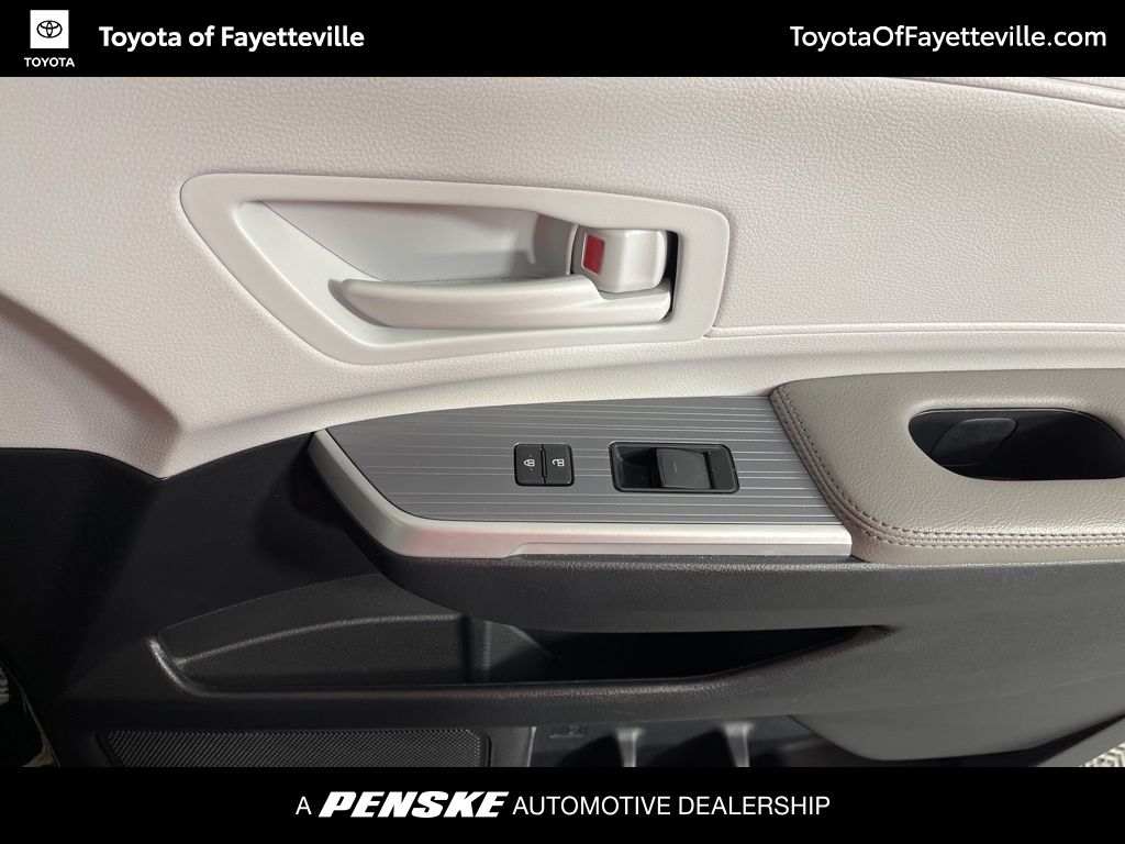 Thumbnail: 2025 Toyota Sienna - 23