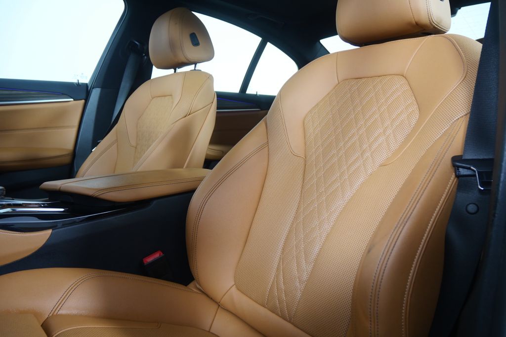 Thumbnail: 2023 BMW 5 Series - 10