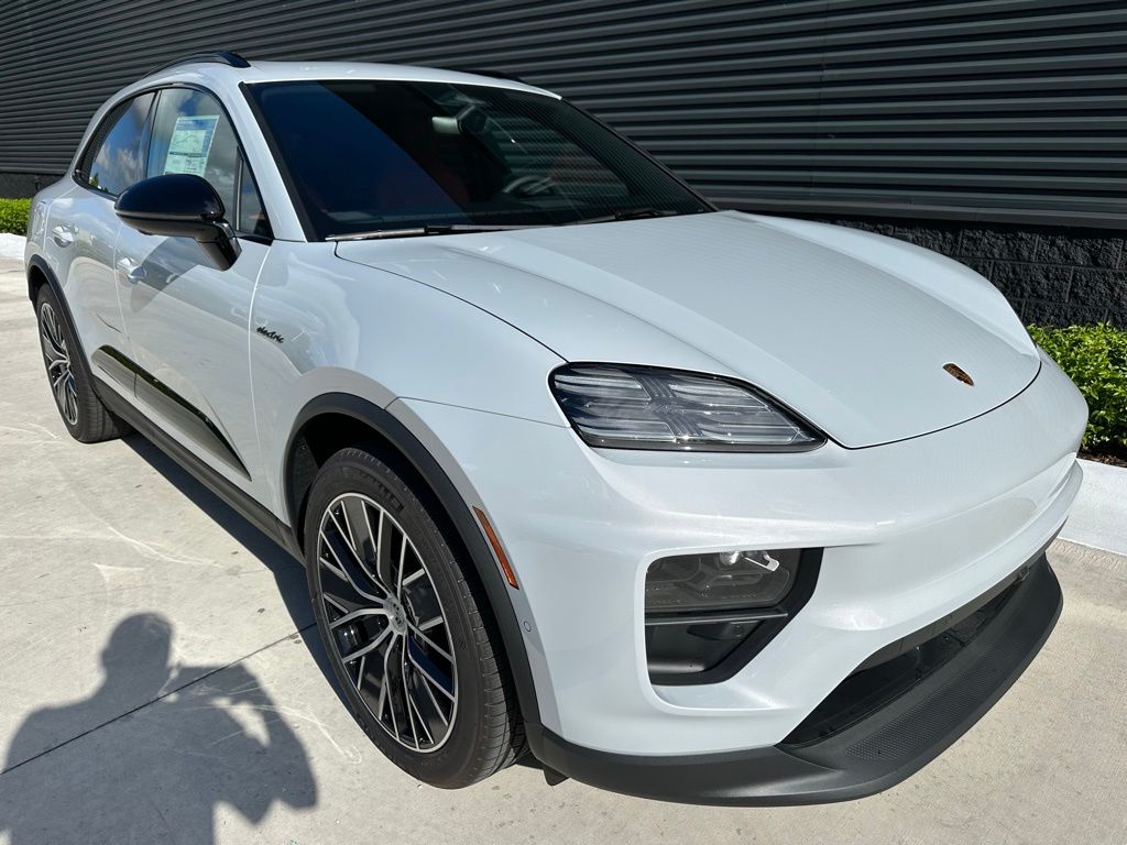 Thumbnail: 2025 Porsche Macan - 10