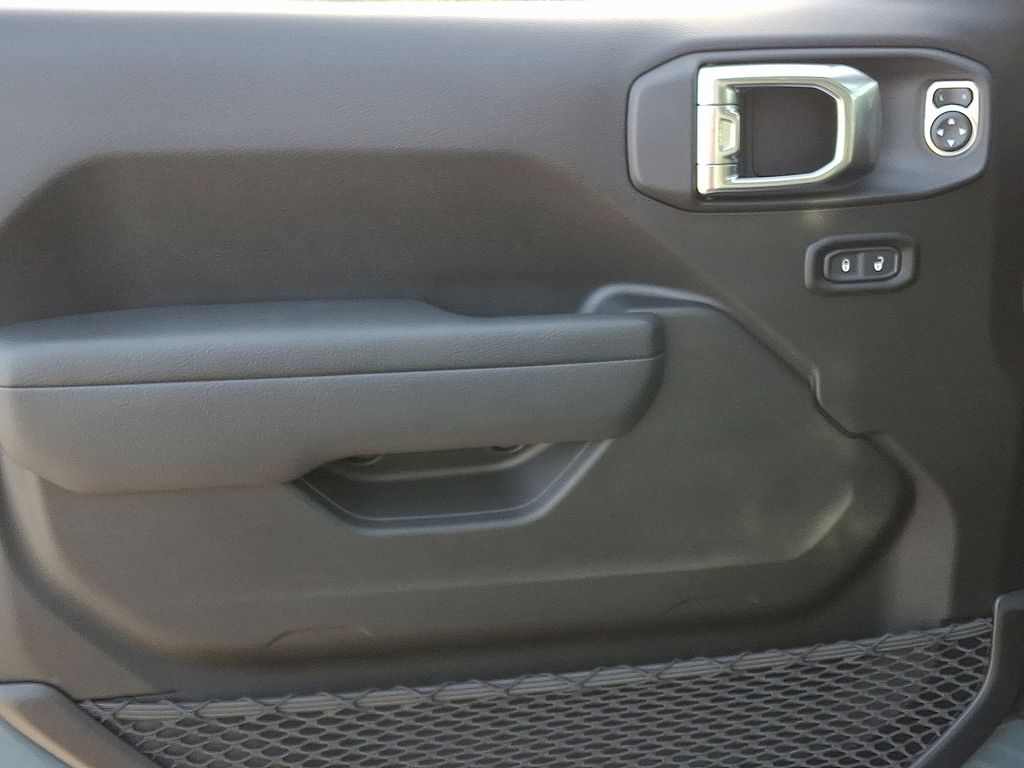 2026 Jeep Wrangler — photo 8
