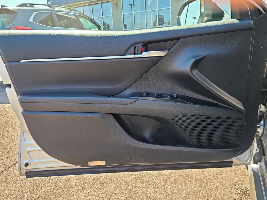 2018 Toyota Camry Hybrid LE