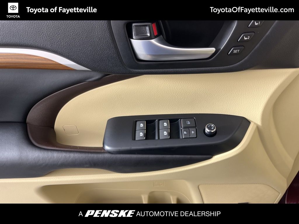 2017 Toyota Highlander Limited 30