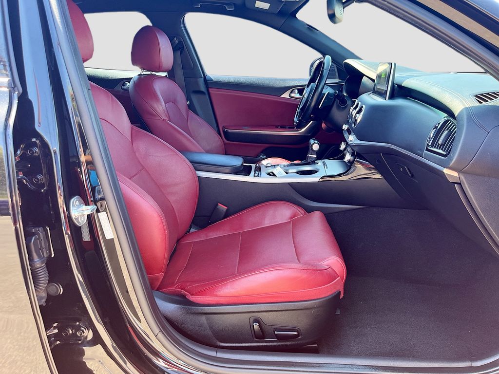 Used 2018 Black Kia GT1 image 30