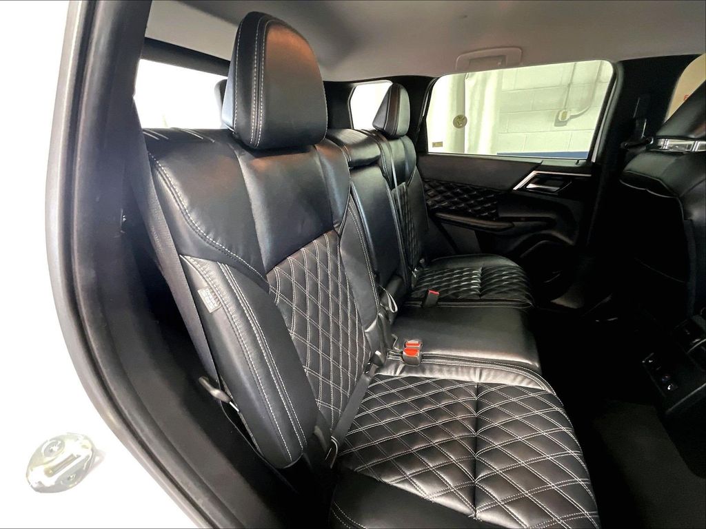2022 Mitsubishi Outlander — photo 16